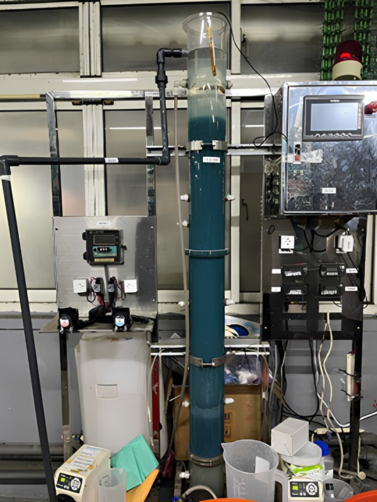 回收銅模廠資料及照片: 反應器直徑13公分,高度約180公分,處理量目前是1.0 CMD,1000 ppm進料