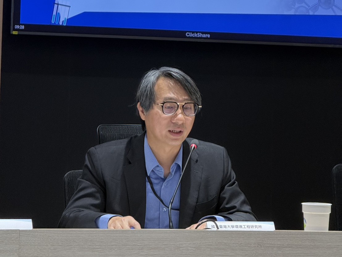 侯嘉洪教授主持